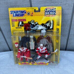 1998 STARTING LINEUP NIP VERNON / FEDOROV W/CUP  1996-97 CLASSIC DOUBLE